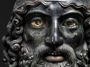 accademia-tributo-alla-potenza-e-alla-bellezza-dei-bronzi-di-riace