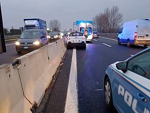 a11-30enne-fiorentina-incastrata-nellauto-salvata-dalla-polizia