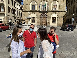appalti-scolastici-il-flash-mob-cgil-a-firenze