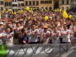 avon-running-la-corsa-delle-donne-fa-tappa-a-firenze