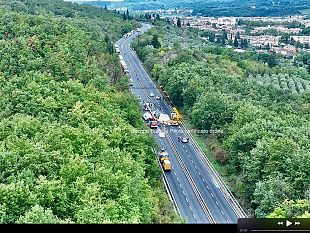 camion-ribaltato-oggi-in-fipili-le-foto-dal-drone