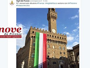alluvione-tricolore-a-palazzo-vecchio-ma-protesta-dei-vigili-del-fuoco
