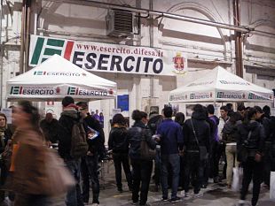 b104142126-anche-l-esercito-al-salone-dello-studente