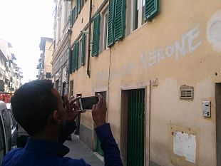 palazzuolo-scritte-offensive-blitz-notturno