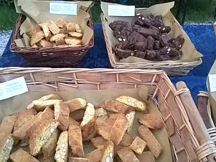 biscotto-di-prato-con-vin-santo-o-birra-fino-al-gelato