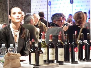 vino-sulla-fortezza-da-basso-sventola-la-bandiera-del-rosso