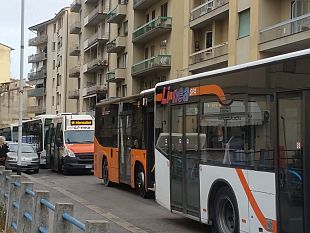 bus-a-firenze-interrotti-dalla-sosta-selvaggia