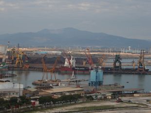 nuovo-terminal-auto-nella-darsena-nord-del-porto-di-piombino