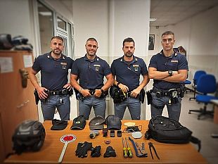 isolotto-la-polizia-ferma-due-uomini-con-uno-zaino-di