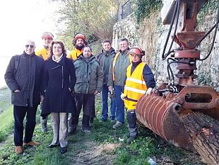 tronchi-e-materiali-portati-in-arno-dalla-piena