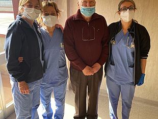 torregalli-mario-90-anni-vince-il-covid19-e-fa-commuovere-i-sanitari