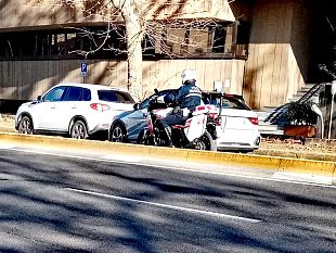 guida-senza-patente-e-fa-una-collezione-di-multe