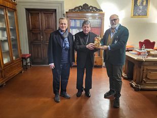 natale-2023-penko-e-giovannetti-consegnano-le-statuine-del-presepe