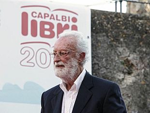 b308042250-capalbio-libri-2013-eugenio-scalfari-riceve-il-premio-il-piacere-di-leggere