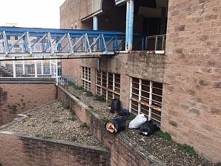 bivacchi-al-parterre-due-persone-multate-dalla-polizia-municipale