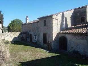 borghi-in-vendita-prezzi-alti-in-toscana