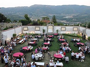 calici-divini-alla-villa-del-mulinaccio-sotto-le-stelle