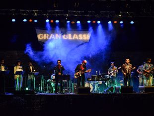 gran-glasse-al-teatro-delle-arti-di-lastra-a-signa-una-serata-di-parole-sudate-e-punk-da-balera
