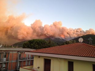 vasto-incendio-sui-monti-pisani
