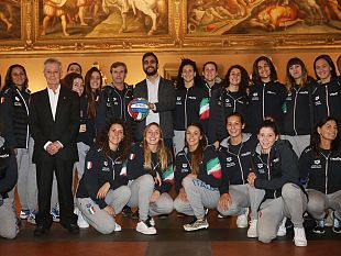 pallanuoto-la-nazionale-femminile-in-palazzo-vecchio