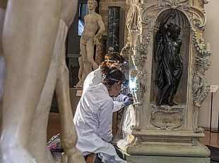 perseo-di-cellini-cantiere-live-per-il-restauro-del-basamento