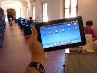 b010081429-alla-biblioteca-di-empoli-e-book-reader-in-prestito