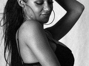 b110071405-sexy-disco-elena-grimaldi-l-8-ottobre-2011