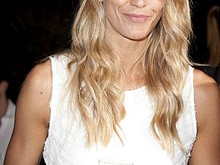 b108081821-elena-santarelli-incanta-la-versilia