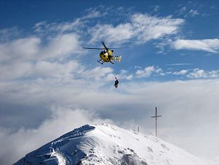 b201102215-la-montagna-innevata-in-sicurezza