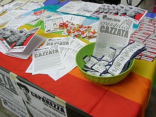 a903232346-universita-di-firenze-elezioni-mercoledi-25-e-giovedi-26-marzo-br-preservativi-degli-studenti-di-sinistra-in-tutte-le-facolta