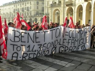 a904151318-dirigenti-benetton-sequestrati-dagli-operai-dopo-l-annuncio-dei-licenziamenti