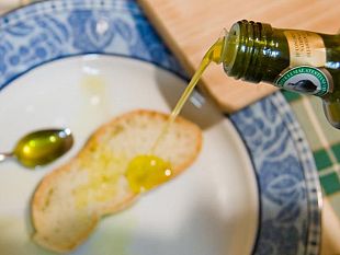 b310251542-olio-extravergine-d-oliva-l-italia-lo-importa-paradosso-tutto-nostrano