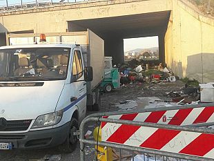 rifiuti-abbandonati-campi-bisenzio-pensa-alle-telecamere