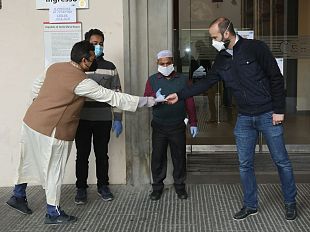 donazione-della-comunita-bengalese-alla-sanita-fiorentina