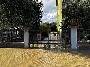 dopo-lalluvione-campi-bisenzio-le-foto-di-una-domenica-nel-fango