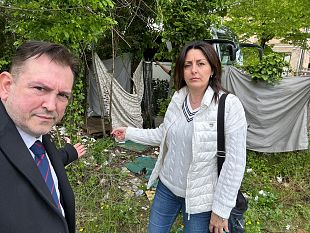 degrado-a-firenze-volantino-alla-sede-pd