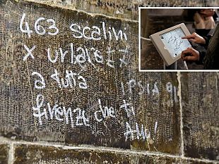 atti-vandalici-a-firenze-arte-salvata-dal-muro-digitale