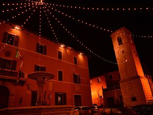 un-albero-di-natale-per-una-festa-coi-fiocchi