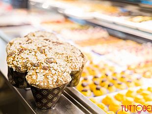 pasqua-a-firenze-colomba-classica-e-uova-di-cioccolato-fondente