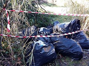 rifiuti-abbandonati-scarti-di-pelletteria-rischia-arresto