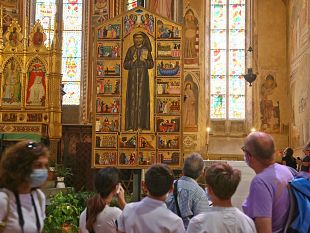 santa-croce-affascinano-le-visite-serali