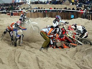 b309151813-anche-le-moto-protagoniste-a-4x4-fest-2013