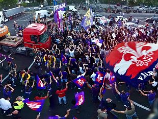 corteo-per-lo-stadio-rocco-commisso-ringrazia-i-tifosi-viola
