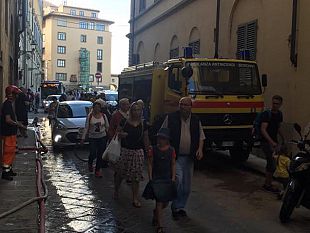 oltrarno-senza-acqua-lungarno-torrigiani-tornano-le-autobotti