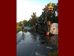 scontro-tra-mezzi-pesanti-a-capannori