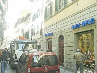 compravendite-a-firenze-interessano-le-vetrine-di-passaggio