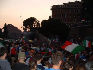 b006221452-mondiali-2010-spopola-su-youtube-il-brano-anti-italia