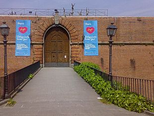 b004242104-mostra-internazionale-dell-artigianato-assalto-alla-fortezza