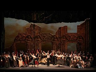 b011202159-la-forza-del-destino-la-prima-martedi-23-novembre-in-diretta-radiofonica