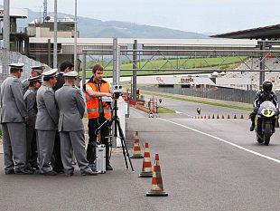 b104221520-scuola-di-sicurezza-al-circuito-del-mugello-aperto-a-pasquetta